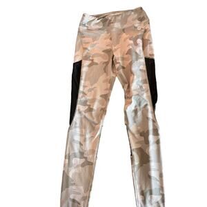 Women Hollister Camo leggings -Size S Petite